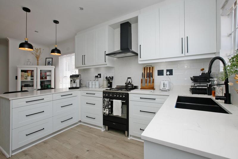 3 Bedroom Property for Sale in Sunningdale Western Cape